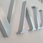 Buchstaben mit einer hochwertigen Edelstahl-Optik für Park View Value Trust.