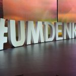 Styroporbuchstaben für REWE Konzern in einer Überdimension.