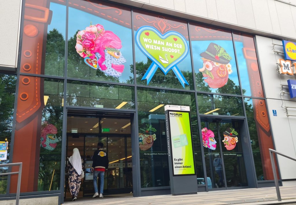 Schaufensterbeklebung Werbetechnik München Colorwand