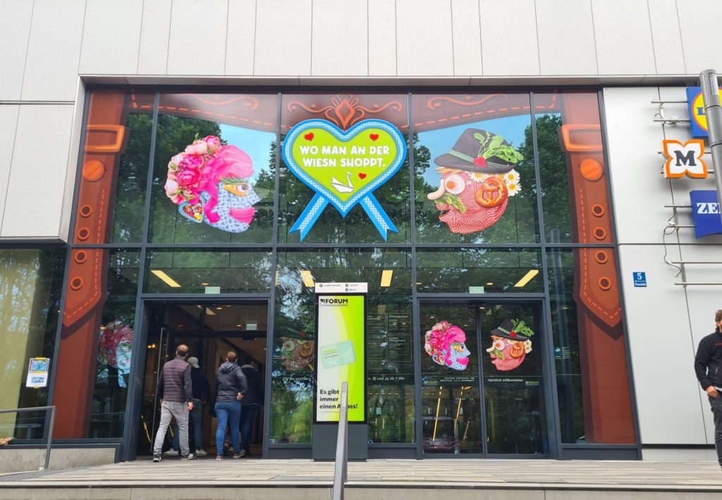 Schaufensterbeklebung Werbetechnik München Colorwand